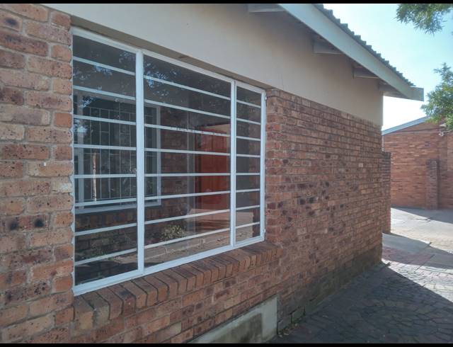 80M² BUILDING TO LET IN APEX